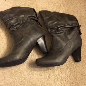 Steve Madden 7M booties gray